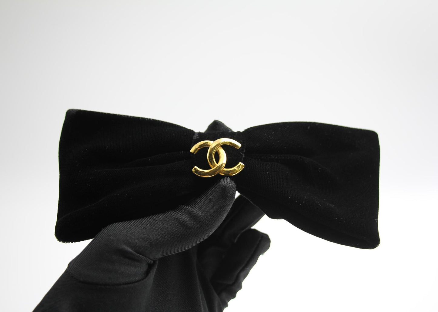 Chanel Vintage 81 85 Vintage Black Velvet Gold-Plated Bow Hairpin