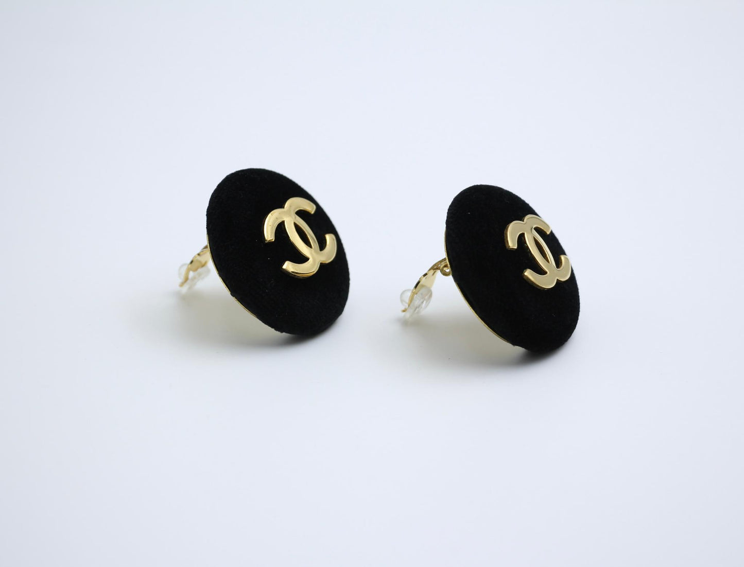 Chanel Vintage 86 Black Velvet Gold-Plated Round Large Cc Earrings