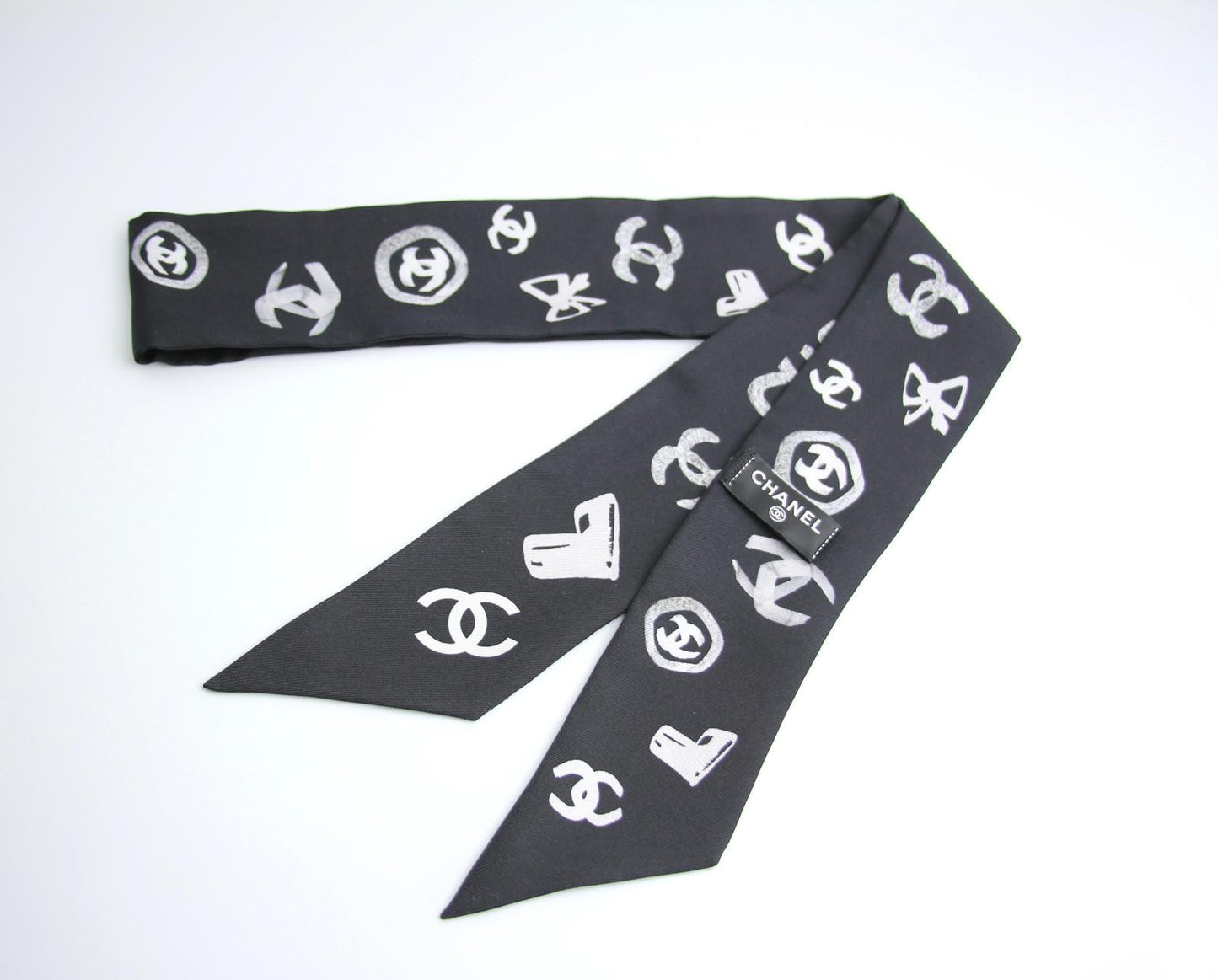 Chanel 100 Silk Twilly Black White Cc Scarf