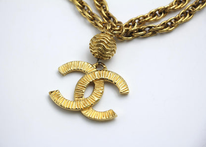 Chanel Vintage 71 80 Year Gold Plated Cc Logo Ball Pendant Necklace