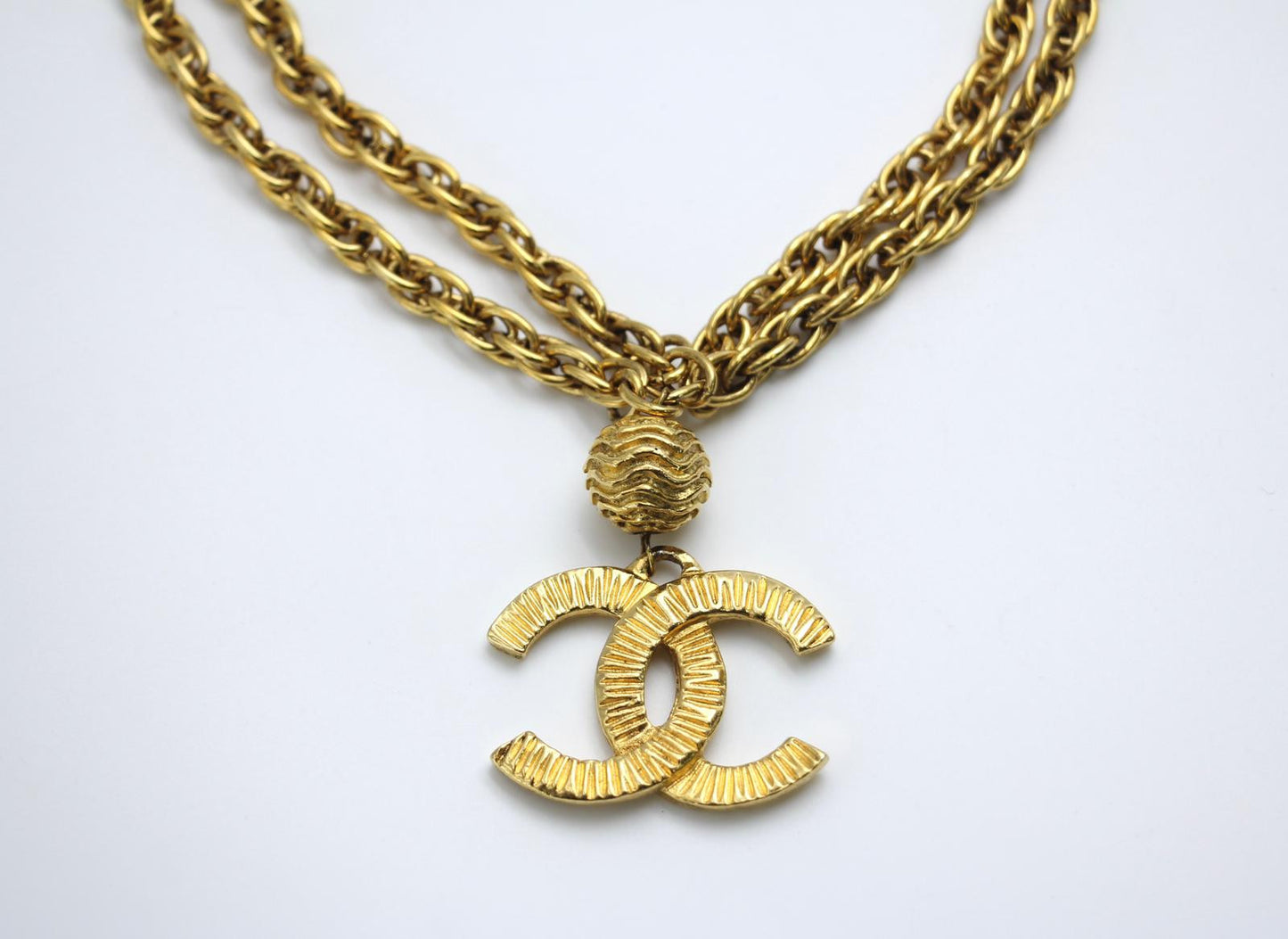 Chanel Vintage 71 80 Year Gold Plated Cc Logo Ball Pendant Necklace