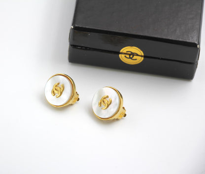 Chanel Vintage 95A Mother-Of-Pearl Round White Thin Cc Earrings