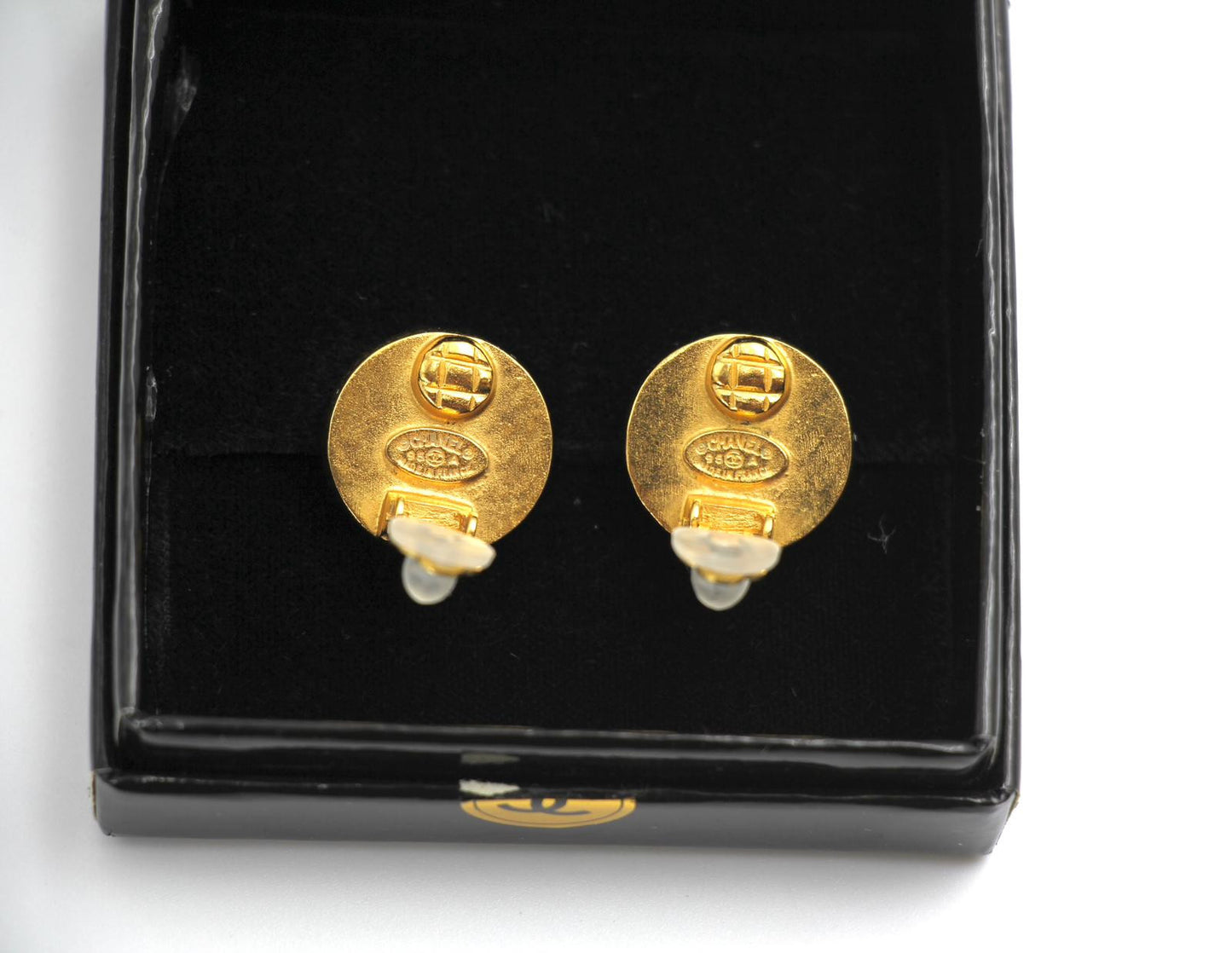 Chanel Vintage 95A Mother-Of-Pearl Round White Thin Cc Earrings