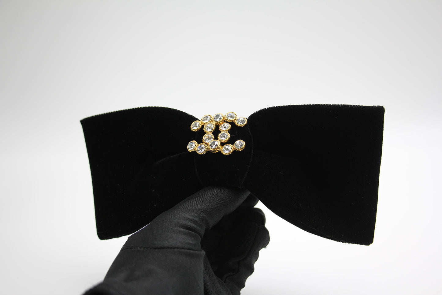 CHANEL Chanel Vintage 81 85 Years Black Velvet Rhinestone Gold Plated Cc Bow Hairpin - Onesize Fashion Jewellery - Secondhand luxury from Wararni