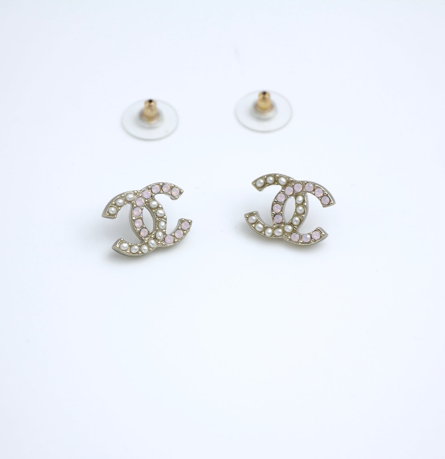 CHANEL Chanel A12P Imitation Pearl Mixed White Earrings - Onesize Fashion Jewellery - Used fashion item from Wararni