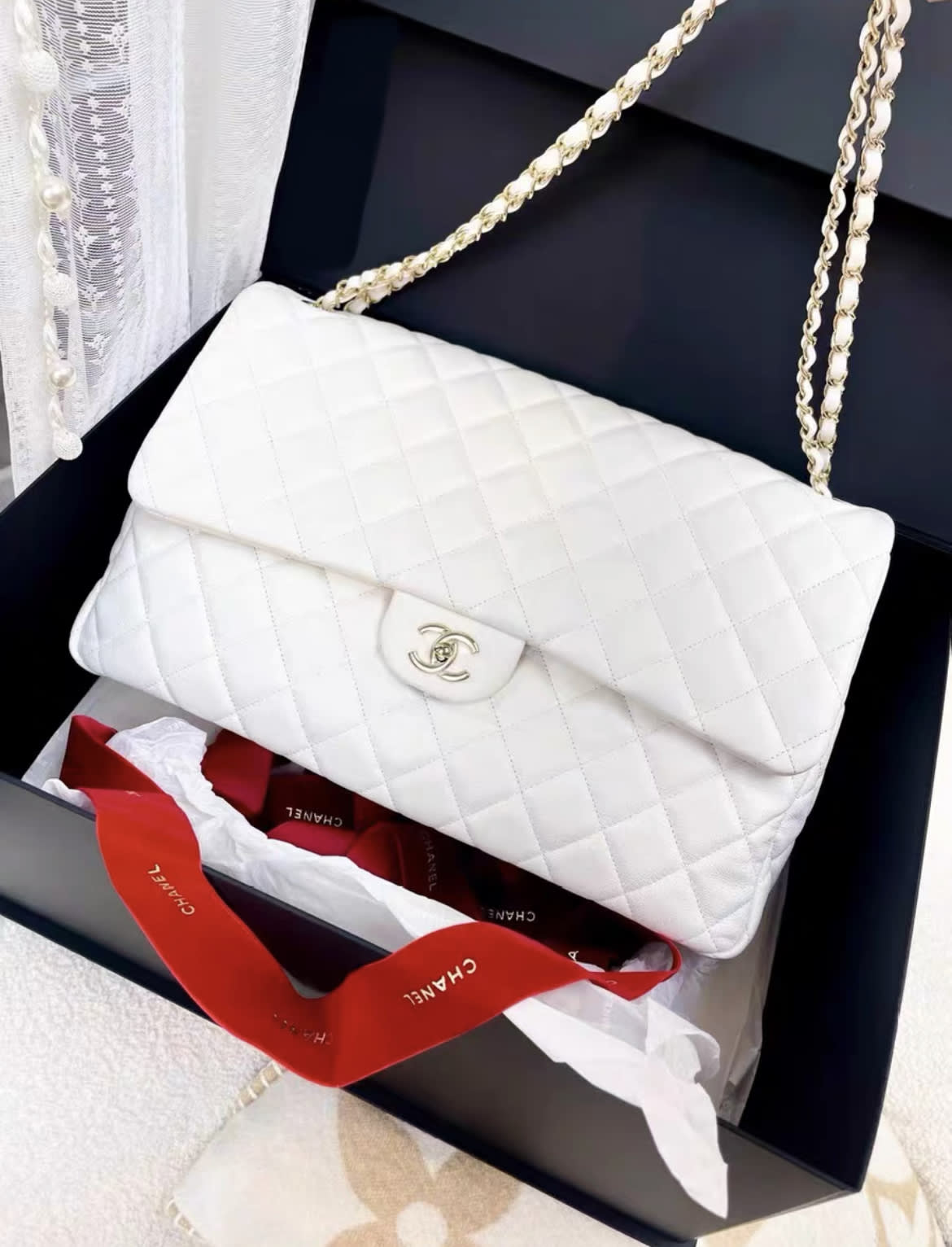 CHANEL Chanel 24C white lychee leather maxi XXL airport bag cf chain bag - 27×38×12cm Luggage and Travel - Vintage fashion from Wararni