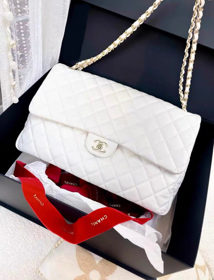 CHANEL Chanel 24C white lychee leather maxi XXL airport bag cf chain bag - 27×38×12cm Luggage and Travel - Vintage fashion from Wararni