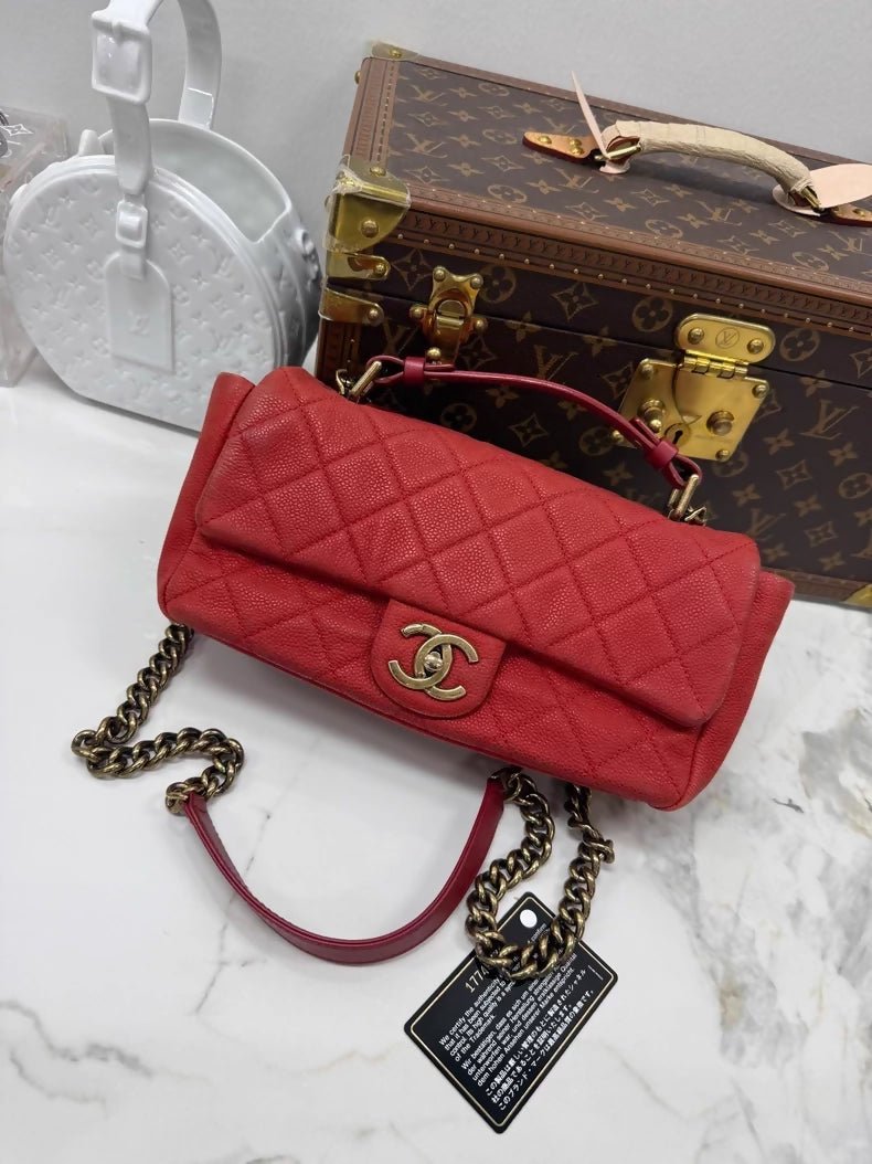 Chanel small red and gold color-blocked hobo bag with letter shoulder strap