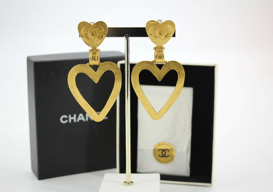 Chanel Vintage 95P Gold-Plated Matte Gold Heart-Shaped Pendant Clip-on Earrings