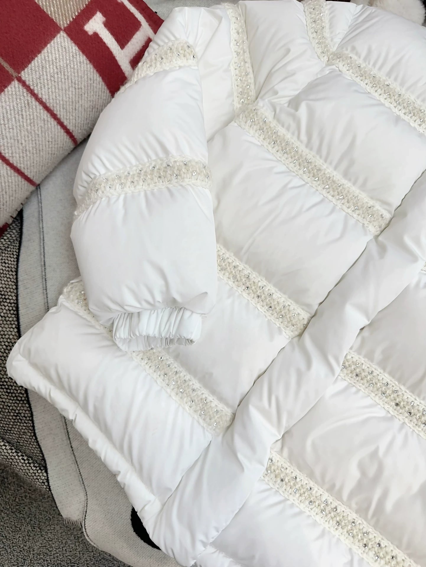 Chanel 24N Coco Neige ski collection white down jacket – Wararni.com