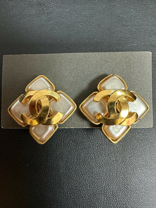 Chanel Vintage 95 Imitation Pearl & Gold Plated Rhombus CC Clip-on Earrings