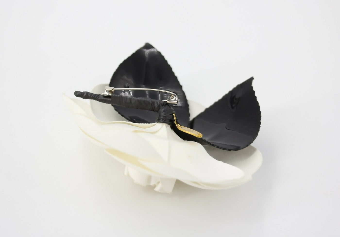 Chanel Vintage 81-85 Velvet Black Leaf White Camellia Brooch