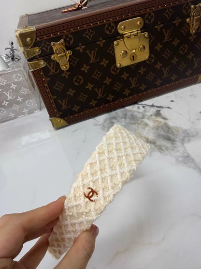 Chanel 22A white tweed wide headband