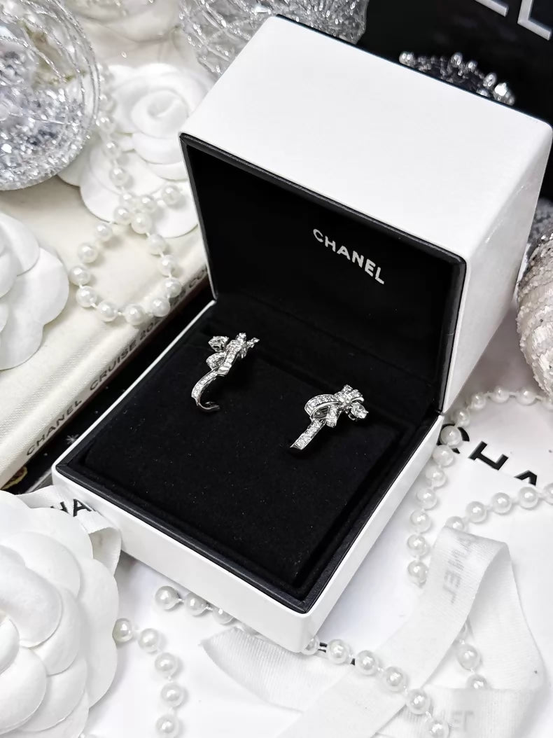 CHANEL earrings, white gold, full diamond bow, c