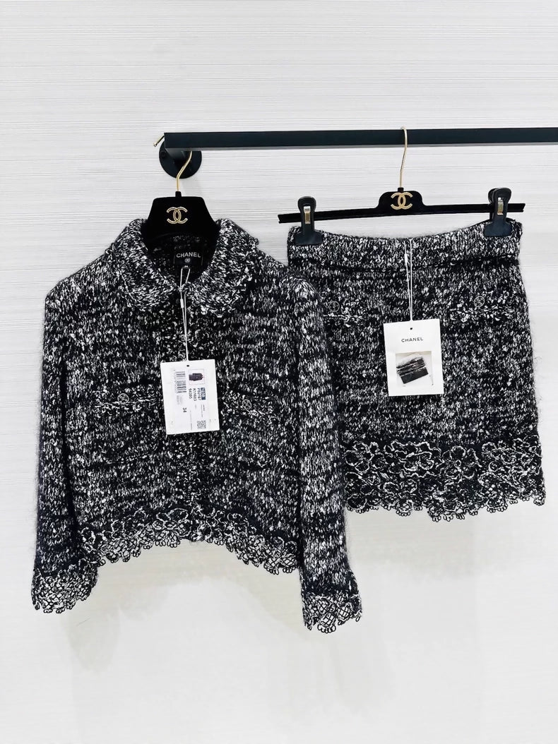 Chanel 25B black & white tweed jacket & skirt set