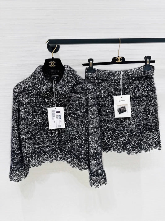 Chanel 25B black & white tweed jacket & skirt set