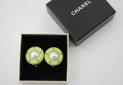 Chanel Vintage 96C Imitation Pearl Resin Light Green Round Clip-on Earrings
