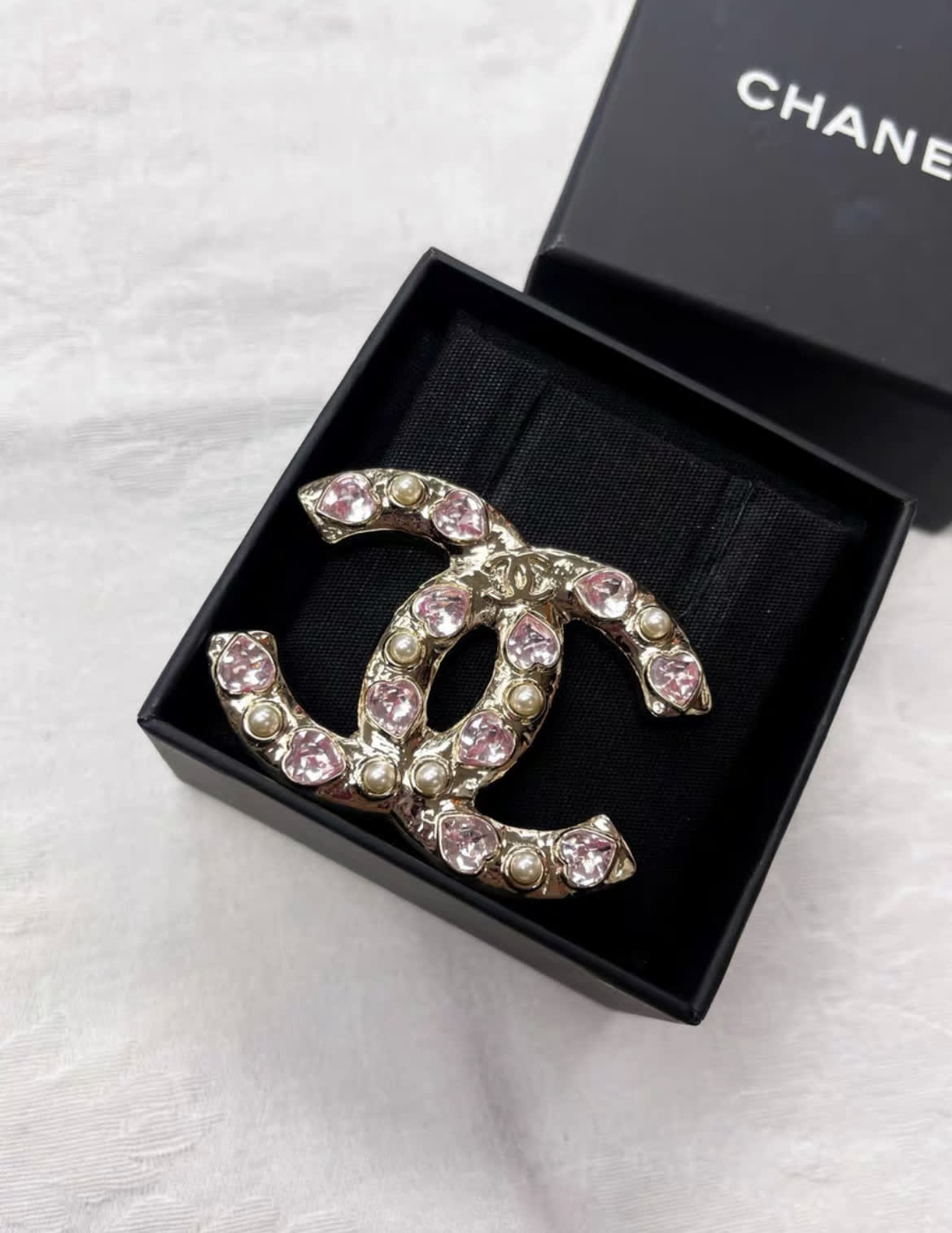 CHANEL Chanel 22B Pink Heart Diamond Pearl Gold Double C Brooch - One size Fashion Jewellery - Used fashion item from Wararni