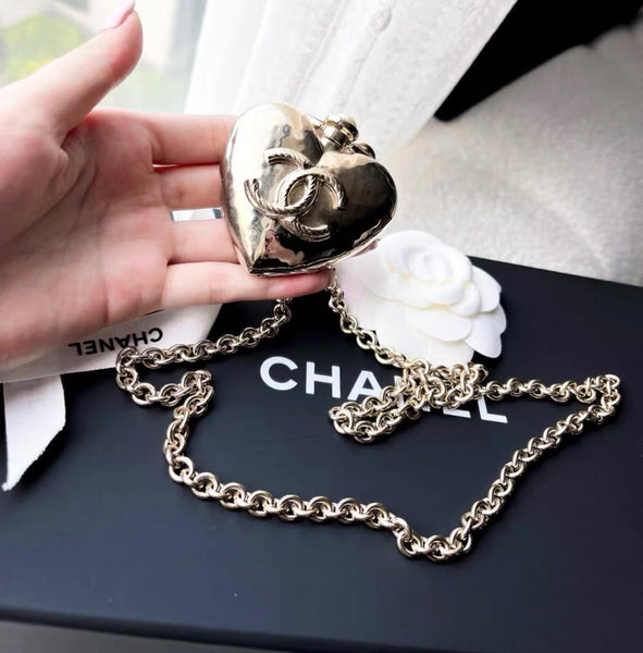 Chanel 22C gold large heart necklace – Wararni.com