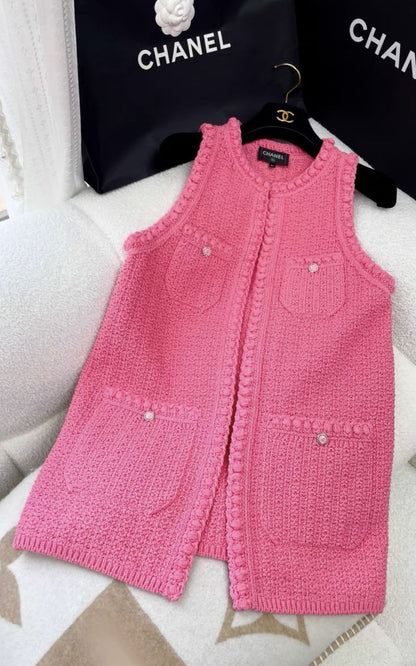 CHANEL Chanel 22S pink knitted long vest - 34 Cardigan - Vintage fashion from Wararni