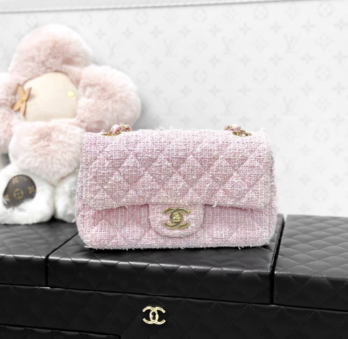 CHANEL Chanel 21S pink flap - Mini Crossbody Bag - Used fashion item from Wararni