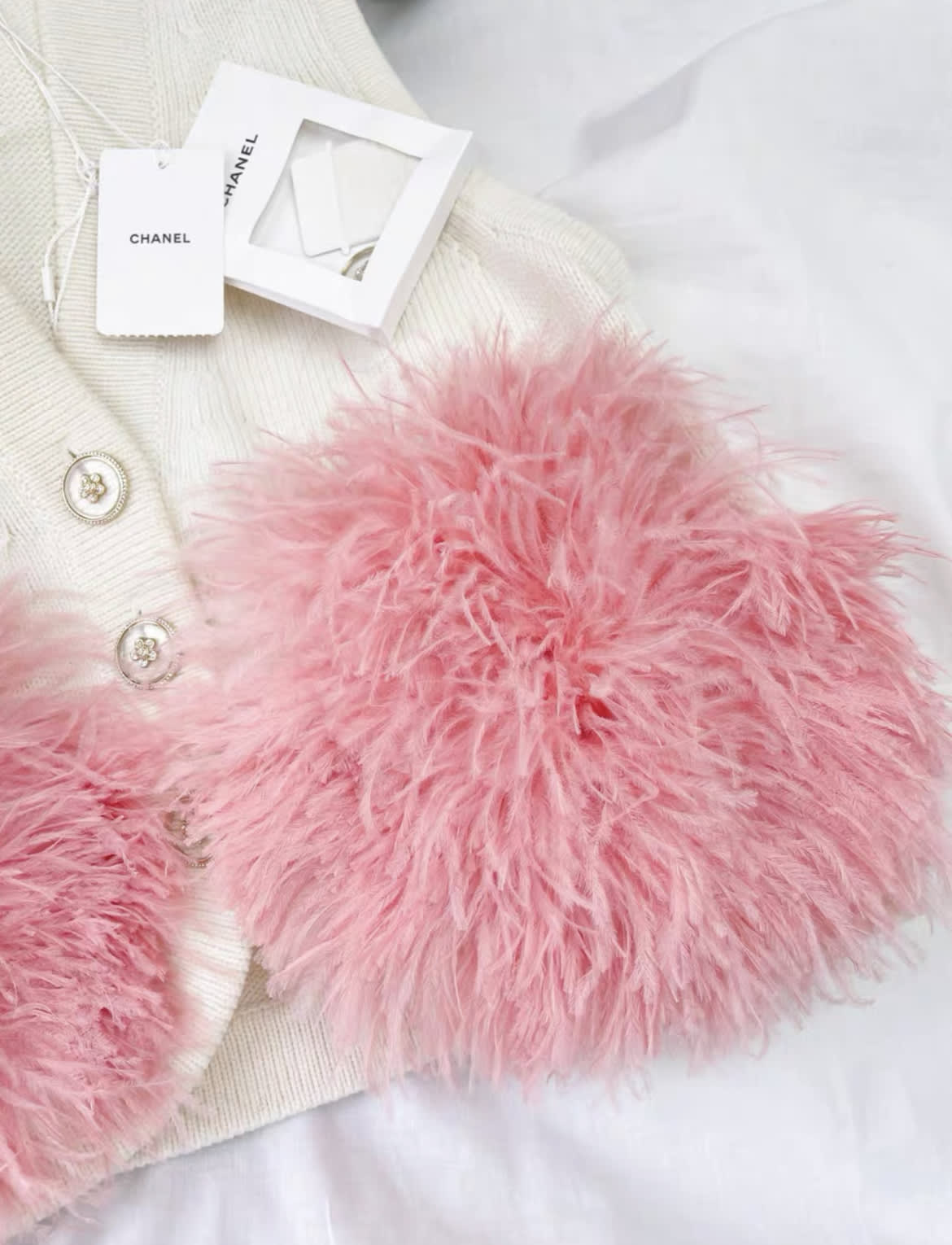 Chanel 23AW cashmere pink ostrich feather white vest