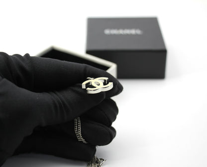 Chanel Vintage 07V Enamel Classic White CC Light Gold Necklace