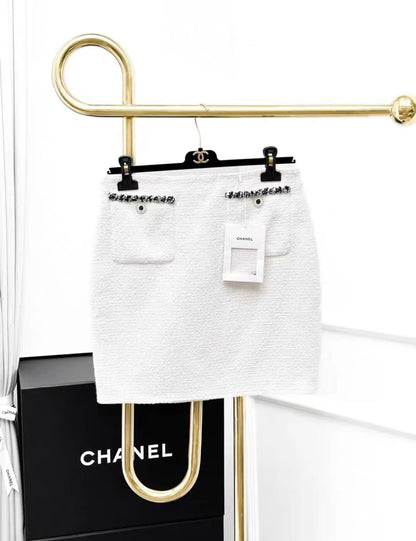 CHANEL Chanel 22P  white skirt size 38 - 38 Skirt - Used fashion item from Wararni