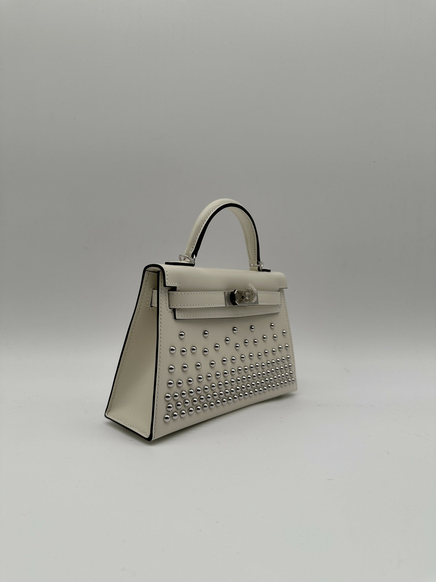 Hermès Kelly 20 Clouté Cream PHW G 2026