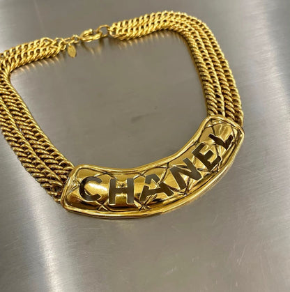 CHANEL 1971-1980 cut-out logo short necklace