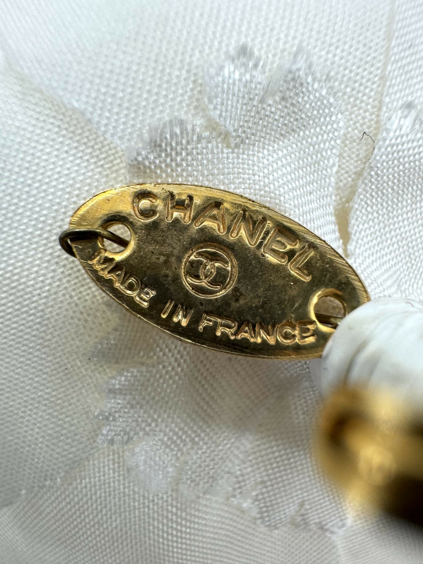 Chanel Vintage 81-85 Silk White Camellia Brooch