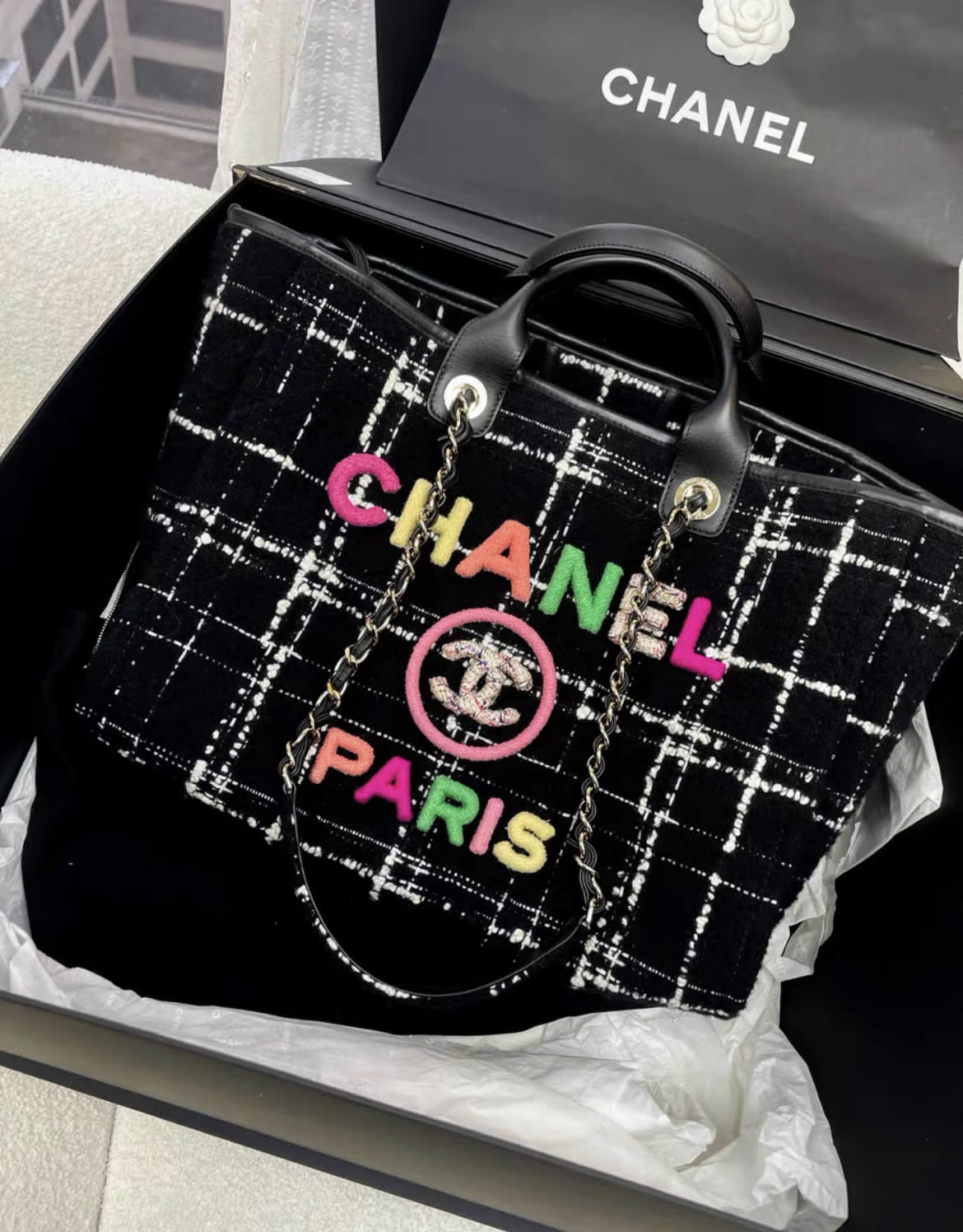 CHANEL Chanel 22AW  black and white plaid with colorful letters woolen beach bag - One size Tote Bag - Vintage fashion from Wararni