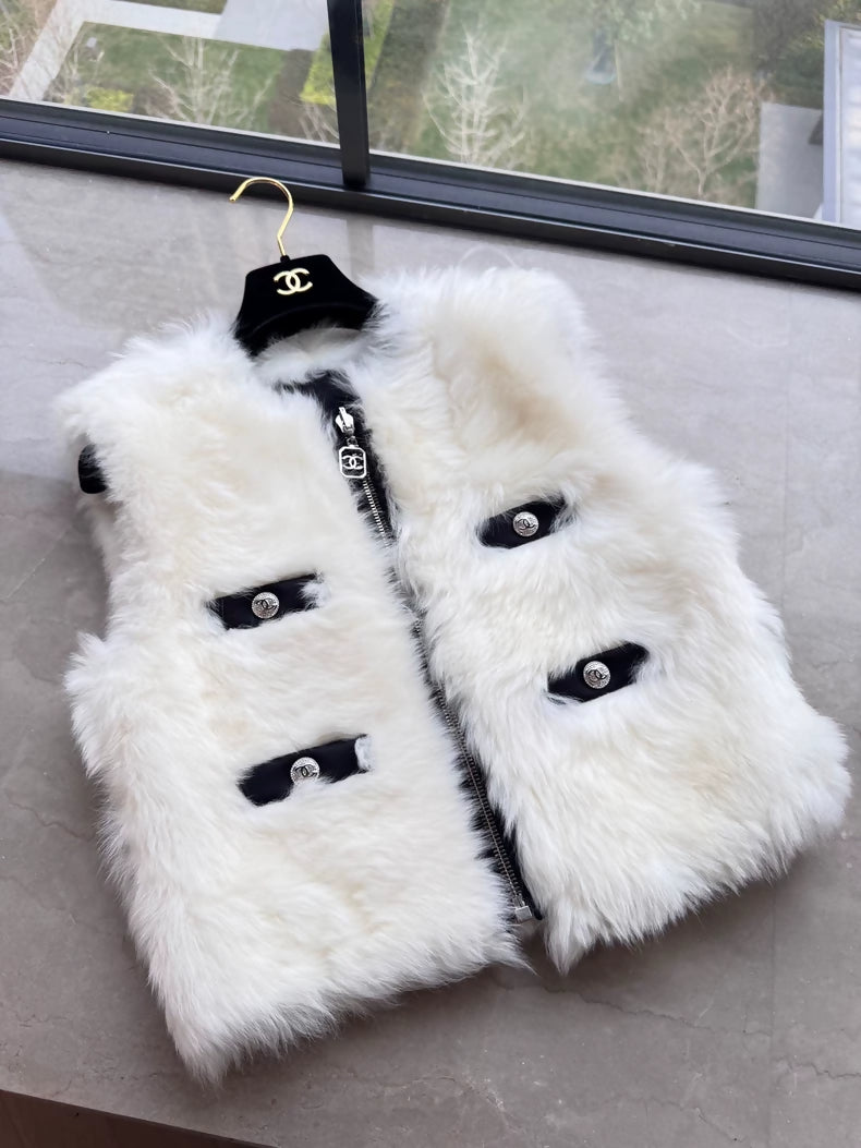 Chanel 23N Reversible fur Vest in black and white
