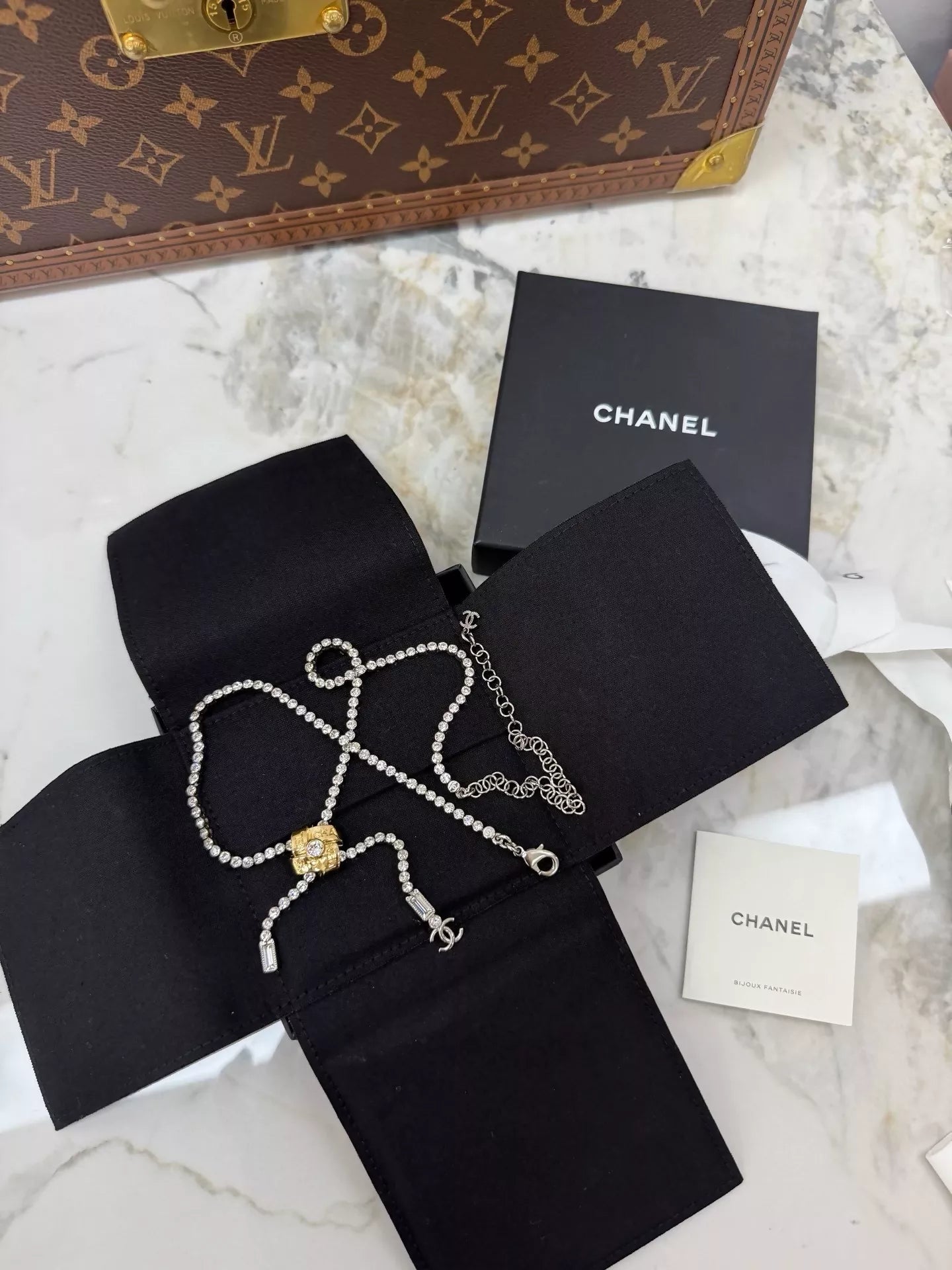 Chanel 25A Pearl Rhinestone Gold Necklace
