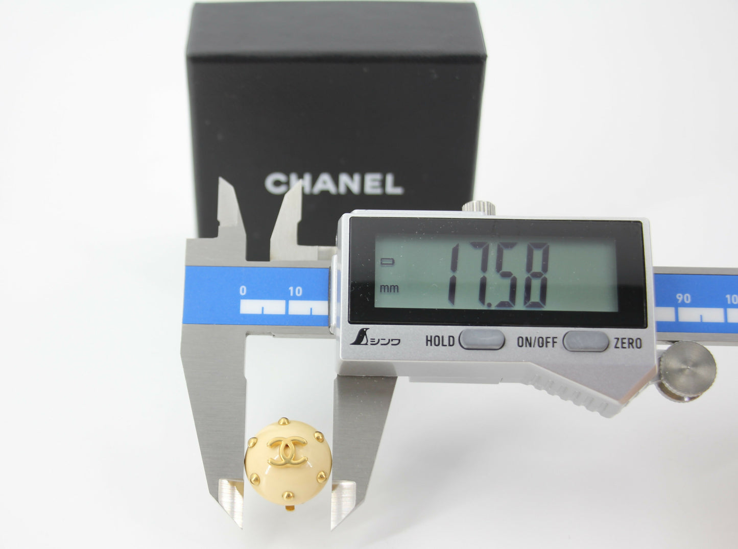 Chanel Vintage 96C Resin Light Brown Loop Clip-on Earrings