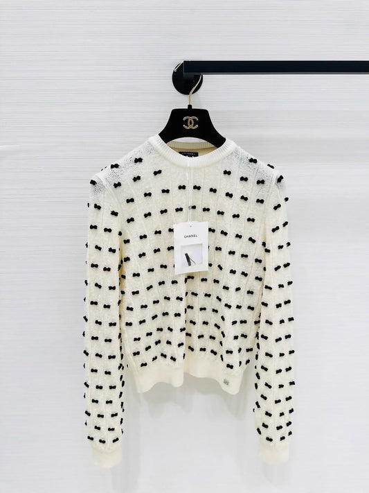 Chanel 25k ecru sweater