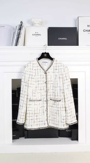 Chanel 2017 Black and ecru tweed Jacket