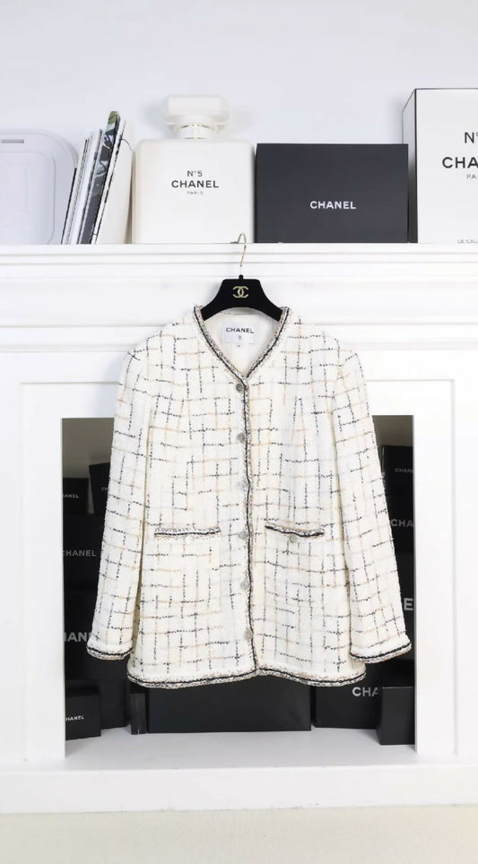 Chanel 2017 Black and ecru tweed Jacket