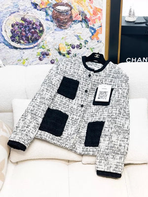 Chanel 22C black and white pearl tweed jacket