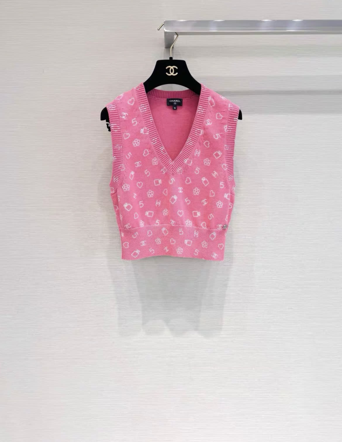 CHANEL Chanel 23ss early spring love pink knitted vest size 36FR - 36 Top - Used fashion item from Wararni