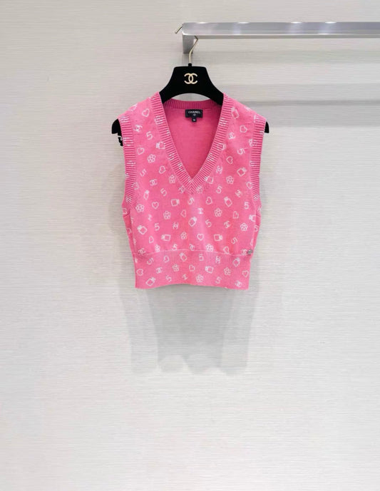 CHANEL Chanel 23ss early spring love pink knitted vest size 36FR - 36 Top - Used fashion item from Wararni