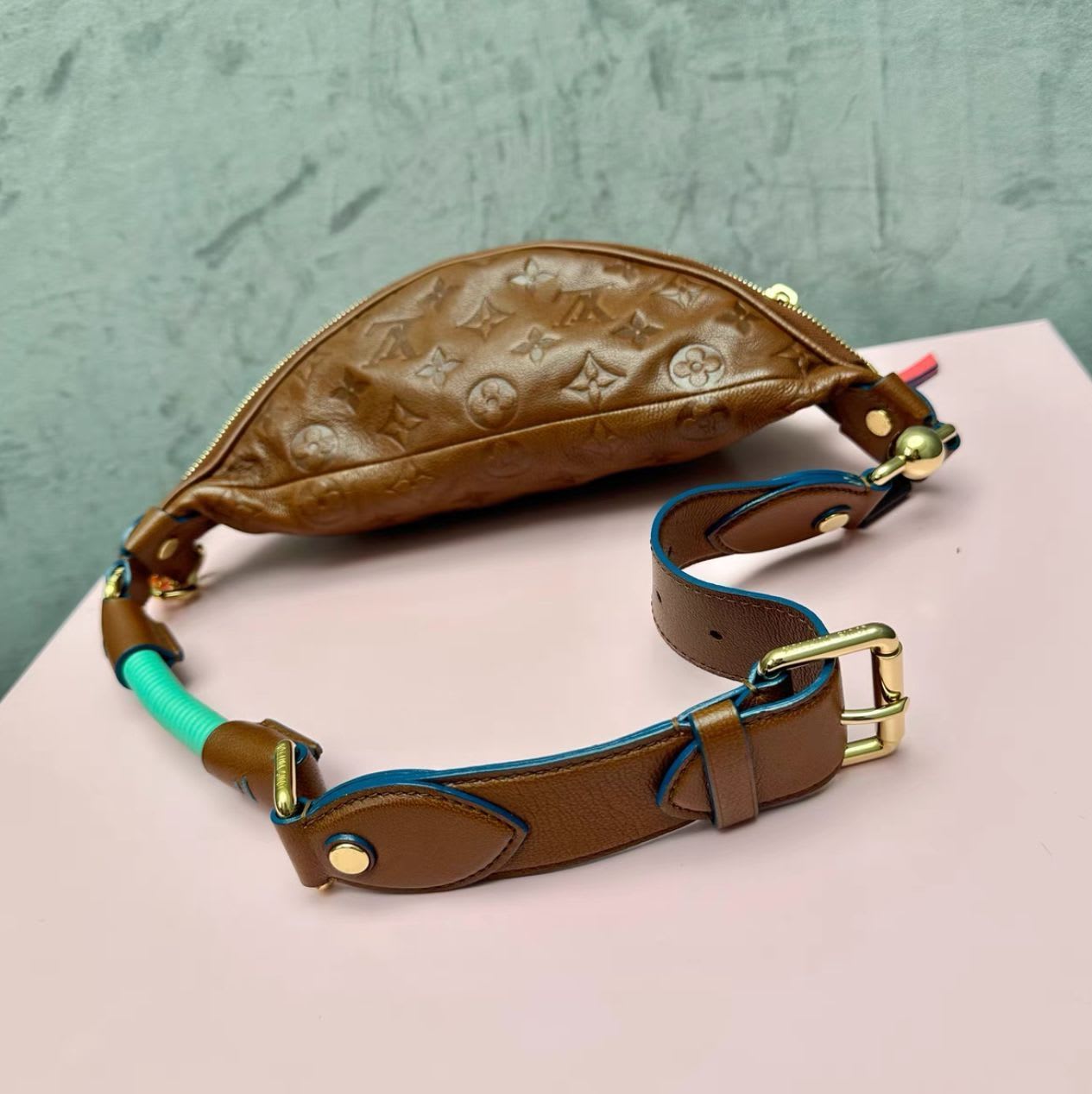 LV waist bag, the same style as riri.