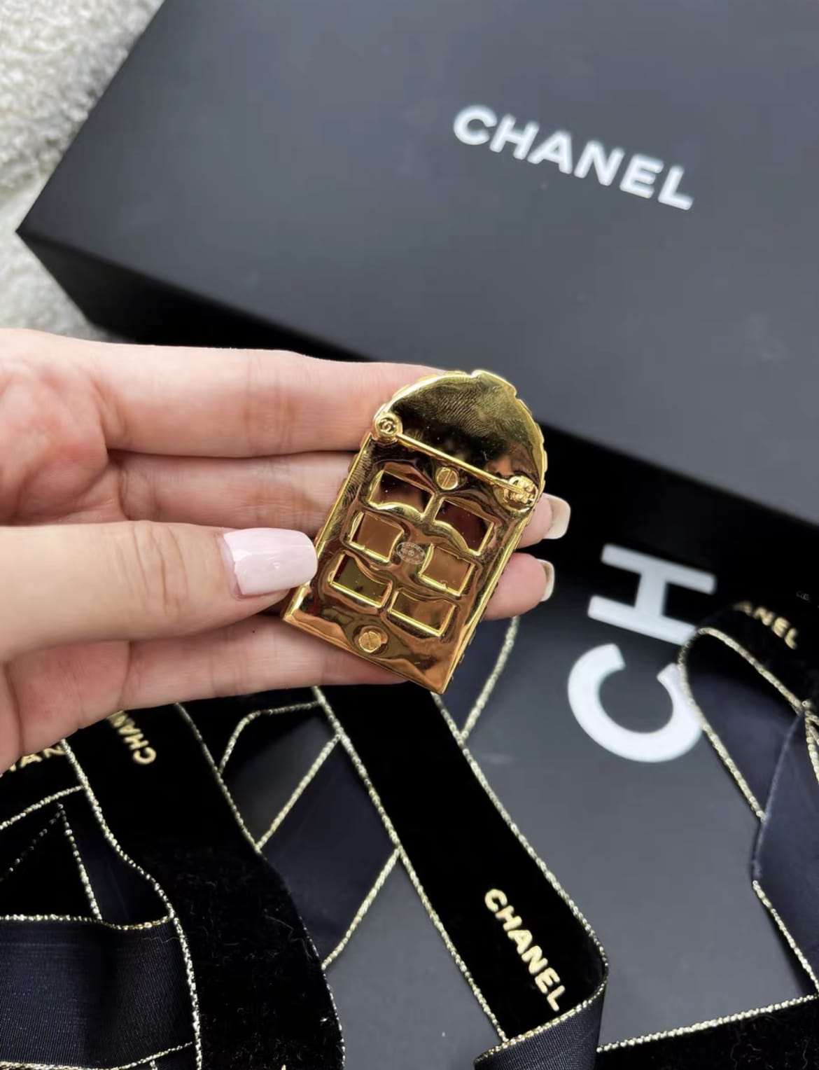 Chanel 31 rue Cambon gold house number brooch