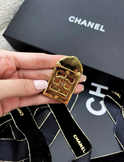 Chanel 31 rue Cambon gold house number brooch