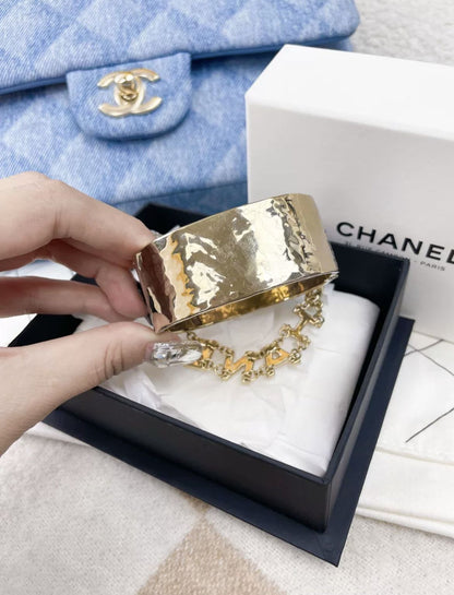 Chanel 21A gold CC  letter chain bracelet