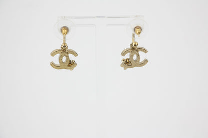 Chanel Vintage 07P Metal Gold Camellia Pendant Hoop Stud Earrings