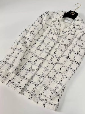 Chanel 23S Black and White ecru tweed Jacket
