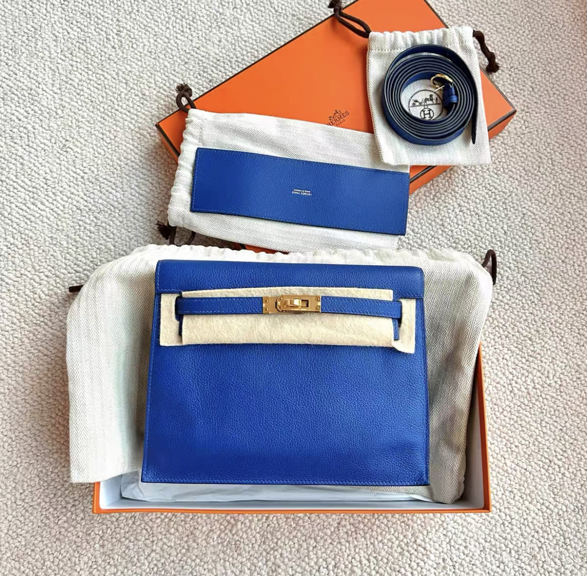 Hermès kelly danse O8 royal blue gold hardware ev leather U engraved - Danse Crossbody Bag - Secondhand luxury from Wararni