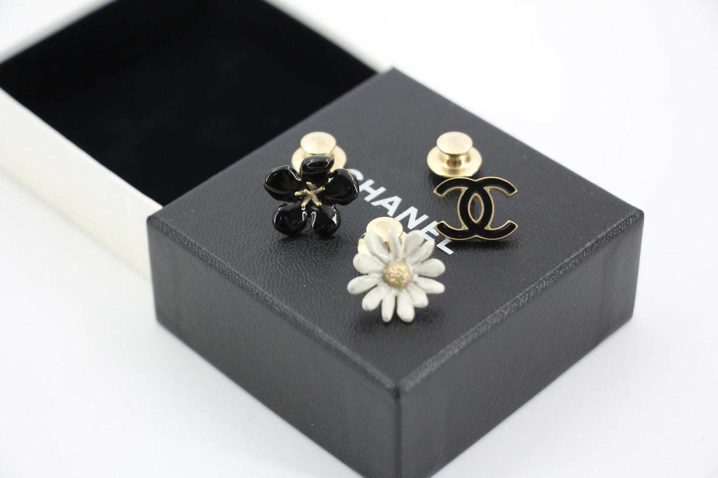 Chanel Vintage 10P Enamel Black Flower CC and White Chrysanthemum Brooch
