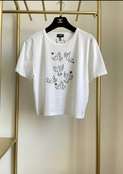 CHANEL Chanel 22p white peace t-shirt 36 - 36 Top - Secondhand luxury from Wararni